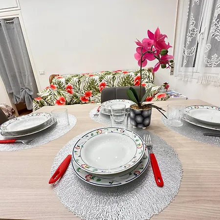 - Affittasi Elvi Home, Con Aria Condizionata Centralissimo A Pochissima Distanza Da Ariston, Casino E Dal Mare *