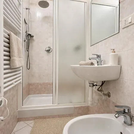 דירה - Affittasi Elvi Home, Con Aria Condizionata Centralissimo A Pochissima Distanza Da Ariston, Casino E Dal Mare *