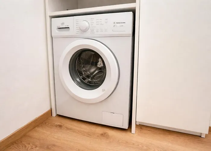 - Affittasi Elvi Home, Con Aria Condizionata Centralissimo A Pochissima Distanza Da Ariston, Casino E Dal Mare *