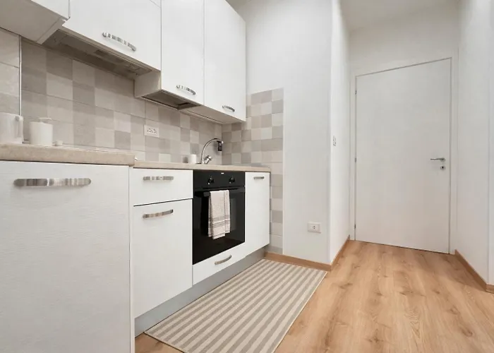 - Affittasi Elvi Home, Con Aria Condizionata Centralissimo A Pochissima Distanza Da Ariston, Casino E Dal Mare 산레모