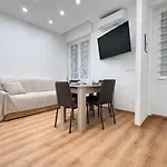 - Affittasi Elvi Home, Con Aria Condizionata Centralissimo A Pochissima Distanza Da Ariston, Casino E Dal Mare サンレモ