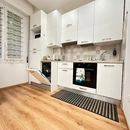 - Affittasi Elvi Home, Con Aria Condizionata Centralissimo A Pochissima Distanza Da Ariston, Casino E Dal Mare