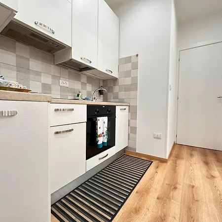 Apartment - Affittasi Elvi Home, Con Aria Condizionata Centralissimo A Pochissima Distanza Da Ariston, Casino E Dal Mare *