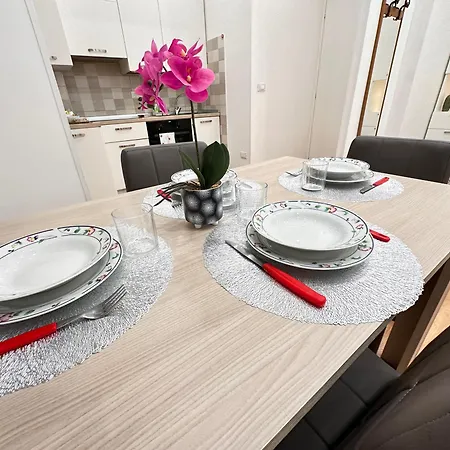 Apartment - Affittasi Elvi Home, Con Aria Condizionata Centralissimo A Pochissima Distanza Da Ariston, Casino E Dal Mare