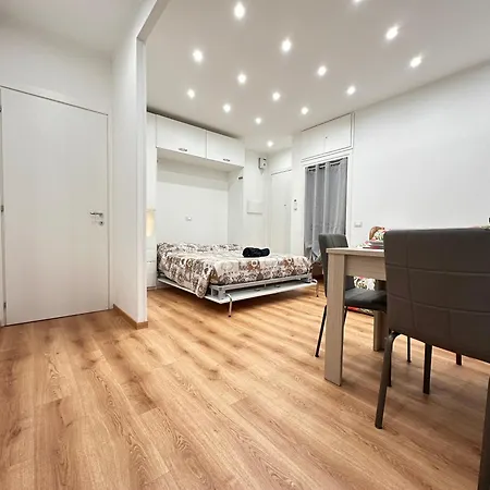 - Affittasi Elvi Home, Con Aria Condizionata Centralissimo A Pochissima Distanza Da Ariston, Casino E Dal Mare *