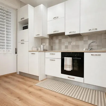 - Affittasi Elvi Home, Con Aria Condizionata Centralissimo A Pochissima Distanza Da Ariston, Casino E Dal Mare Apartmán